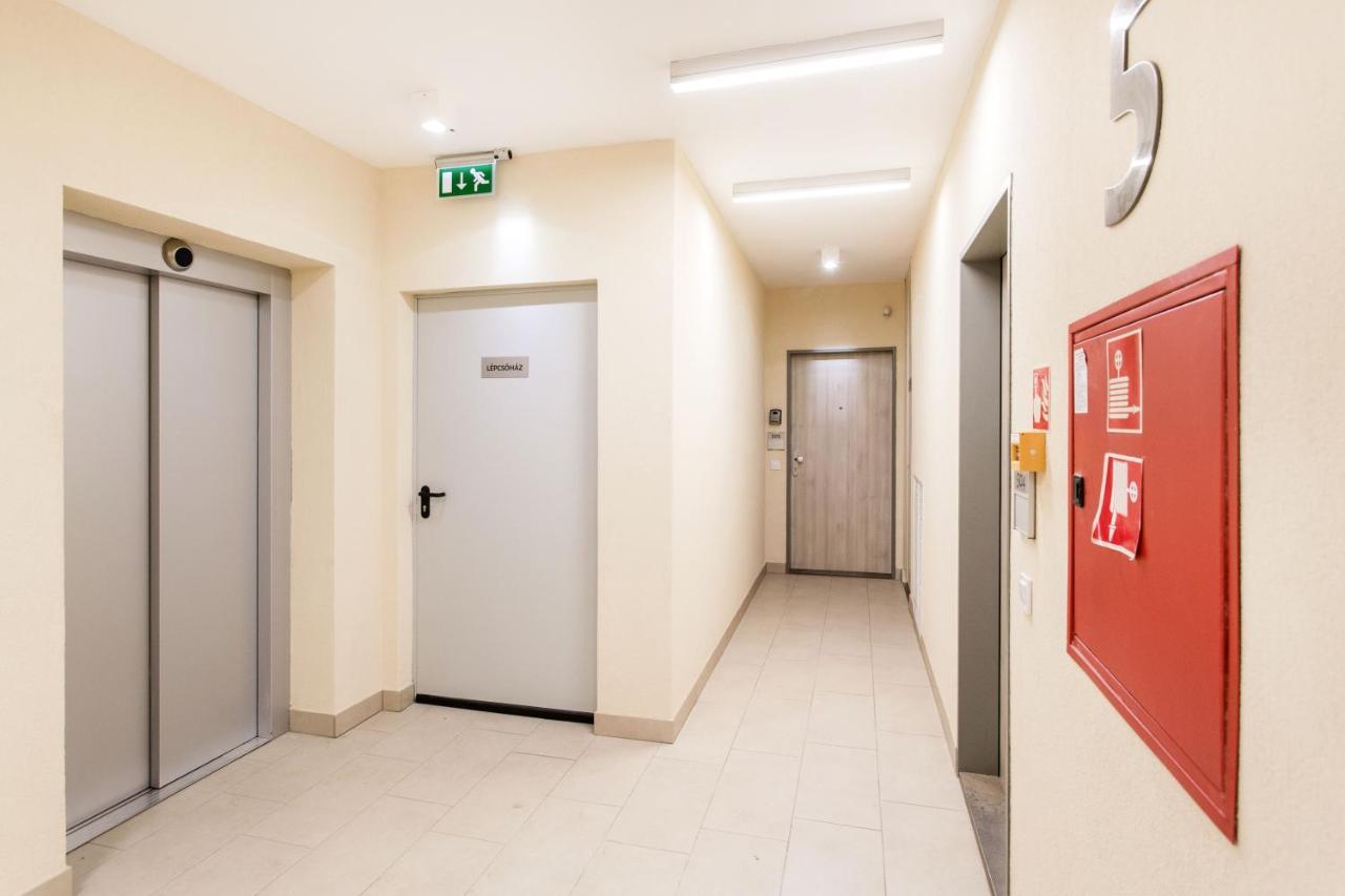 The Downtown Chill Appartement Boedapest Buitenkant foto
