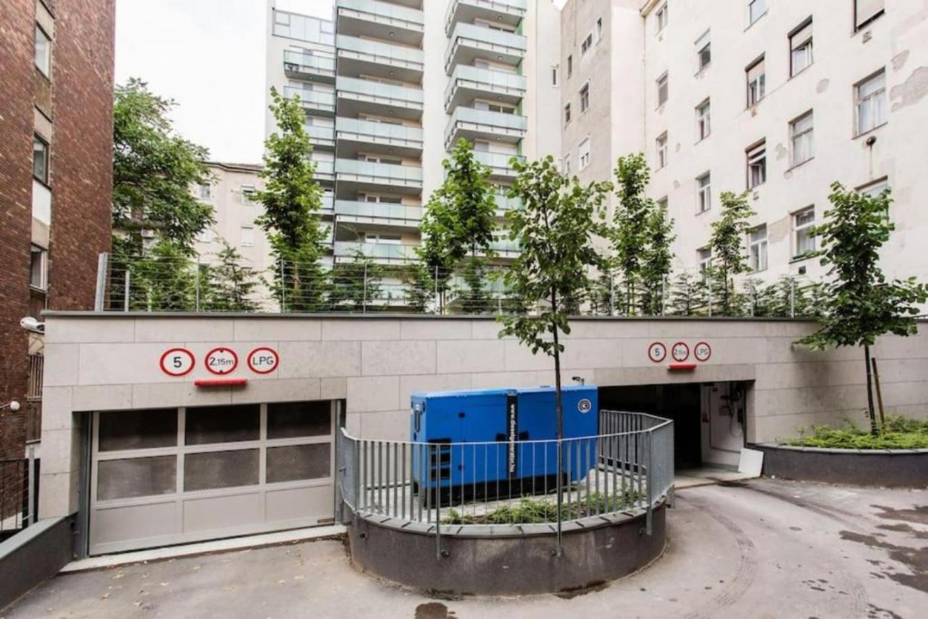 The Downtown Chill Appartement Boedapest Buitenkant foto